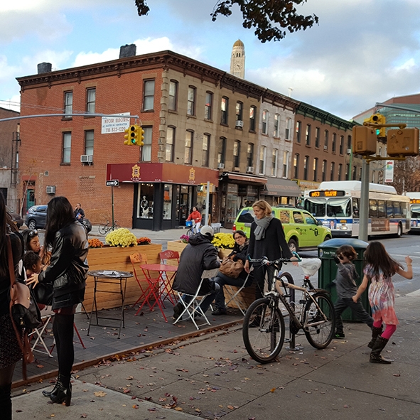 Fifth ave street seat