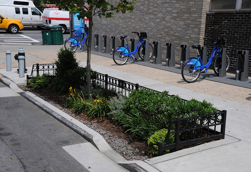 Sidewalk stormwater management practices