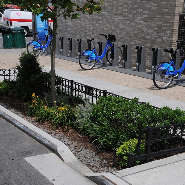 Sidewalk stormwater management practices